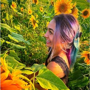 Meet your Posher, Ila